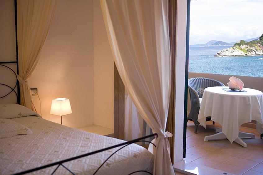 Hotel Barsalini Сант'Андреа Екстер'єр фото